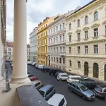 Prague Apartment V Lesicku 8